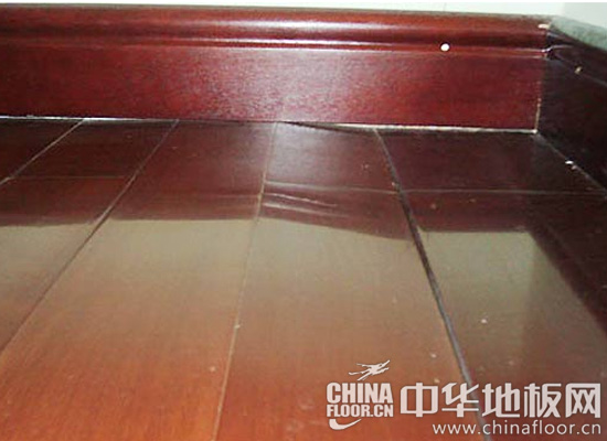 木地板起翘