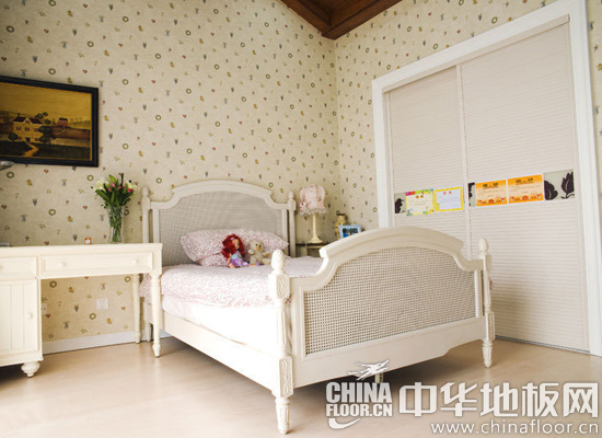 白色清新田园卧室 各色强化地板随意搭(图)