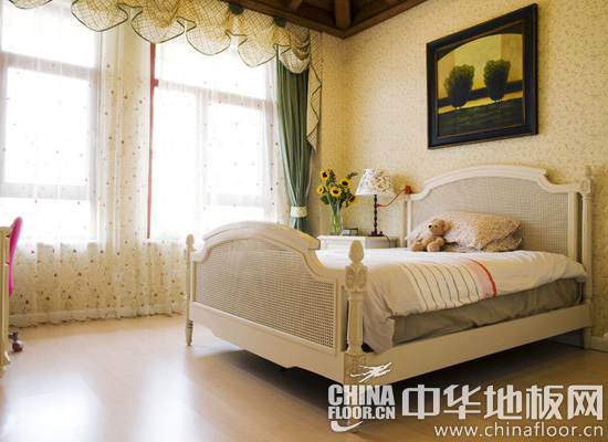 白色清新田园卧室 各色强化地板随意搭(图)