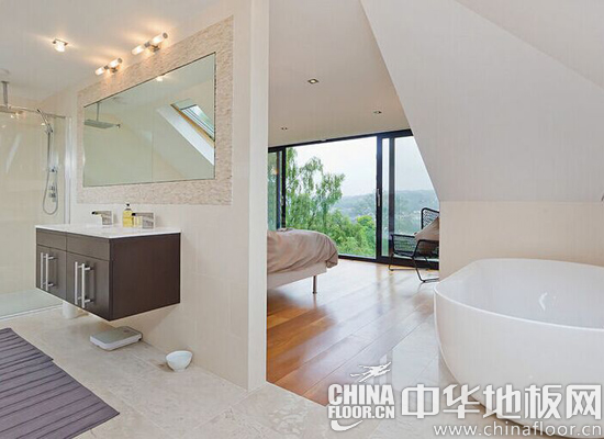 我爱洗澡皮肤好好 浴室实木地板铺装欣赏(图)