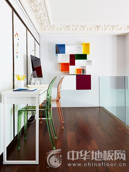 现代混搭风格书房深棕色地板家装效果图    多层复合地板效果图