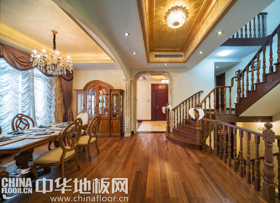 美式别墅走廊实木地板装修效果图