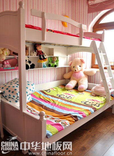 最懂孩子的父母会选择 双层床木地板儿童房案例(图)