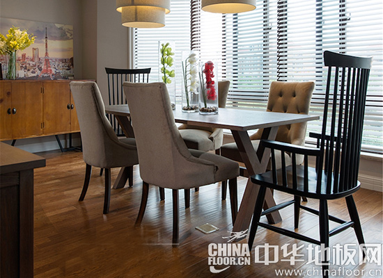 大客厅木地板铺装 建议选择大尺寸